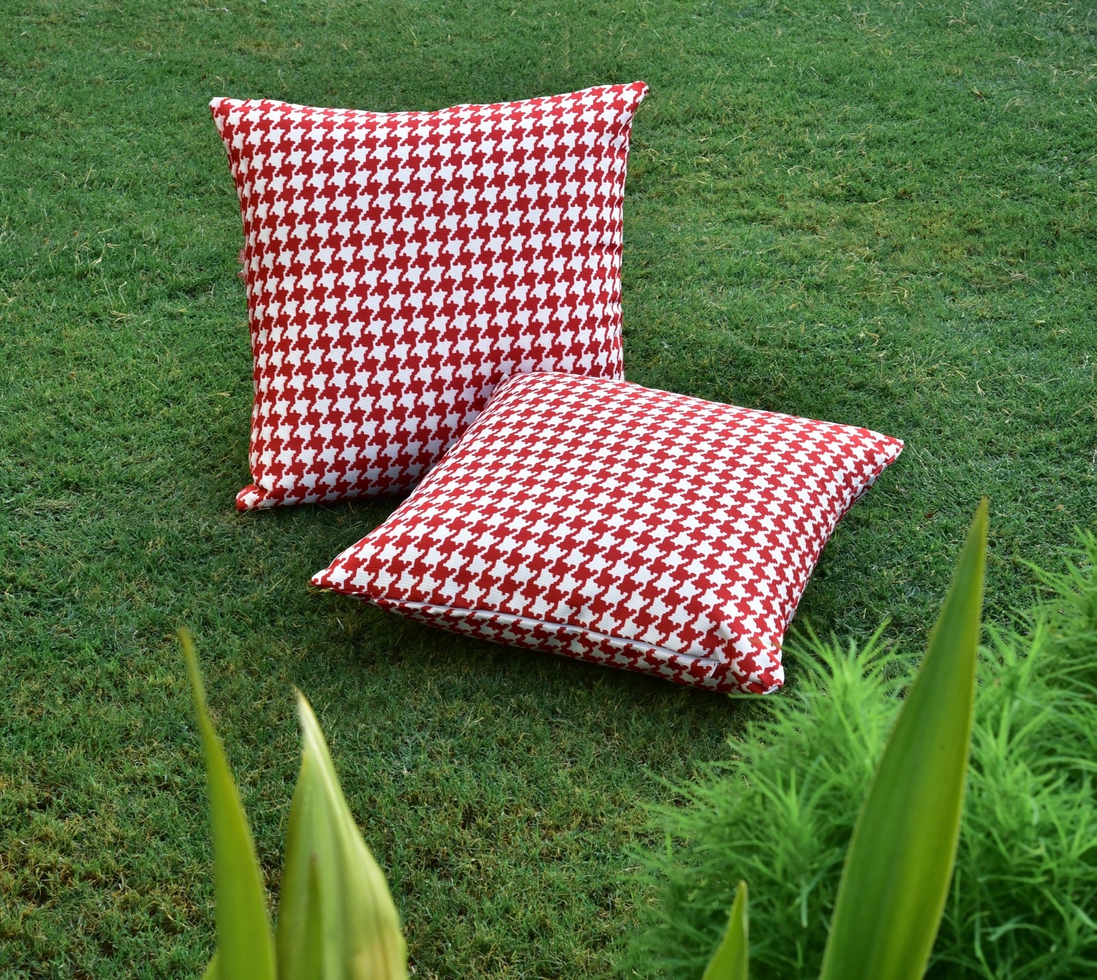 2 PCs Luxury Cushion Set-Onyx Red - Image 2