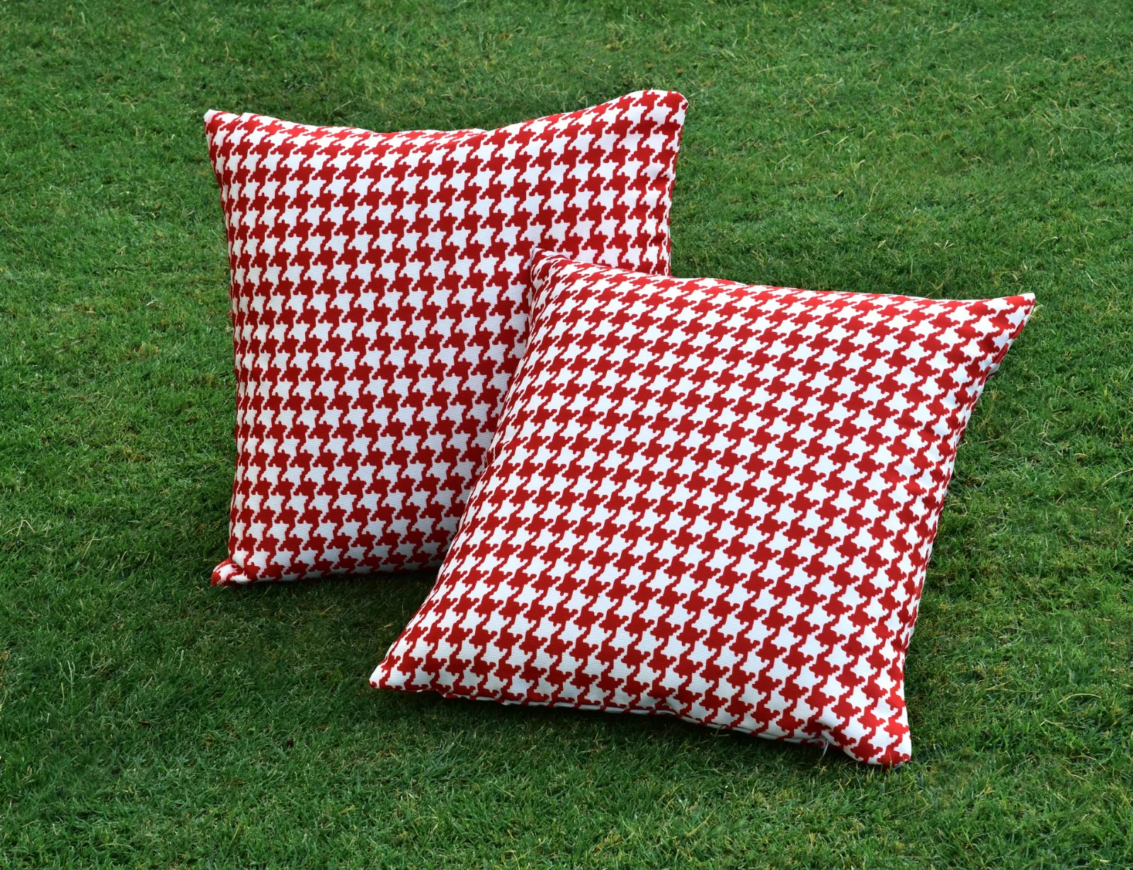 2 PCs Luxury Cushion Set-Onyx Red - Image 3