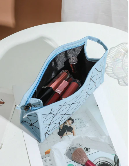 Geometric Diamond Grid PU Frosted Makeup Bag - Image 3
